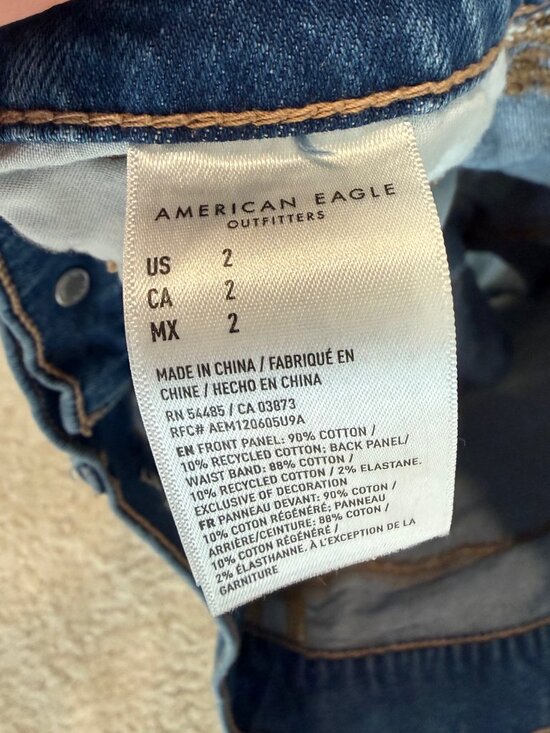American Eagle Denim Shorts Size 2 Medium Wash - Picture 3 of 3
